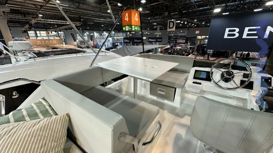 BENETEAU ANTARES OUTBOARD 11 FLY 